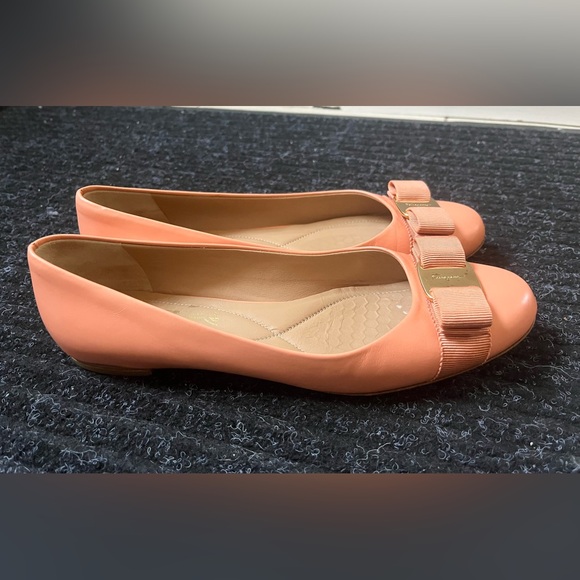 Salvatore Ferragamo Peach Flats with Gold Buckle - Picture 2 of 6